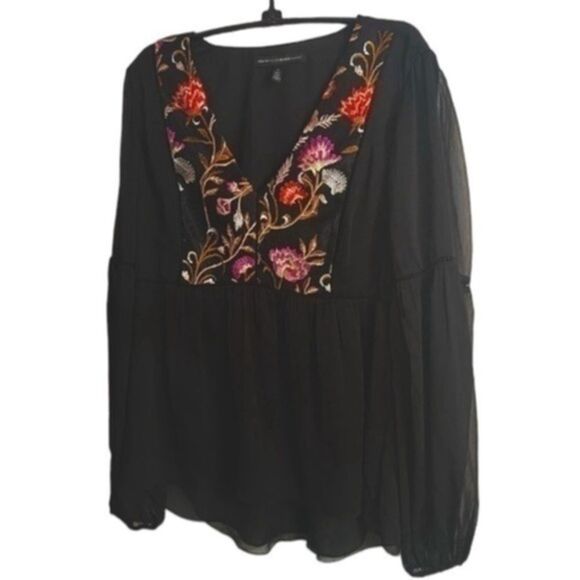 White House Black Market Tops - White House black market embroidered black blouse size 12 large zipper pink red